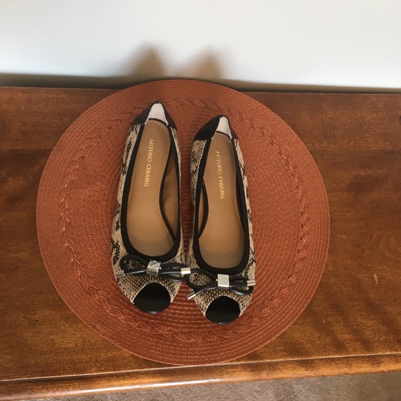 Animal print opened toed flats - Picture 6 of 8